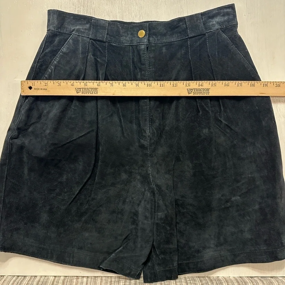 90s Leather Collection Black High Waisted Pleated Leather Short 11/12 - Picture 6 of 10